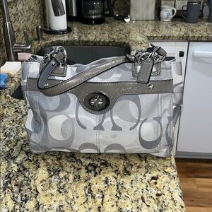 EUC Authentic Y2K Coach Penelope Optic Gray Signature Handbag